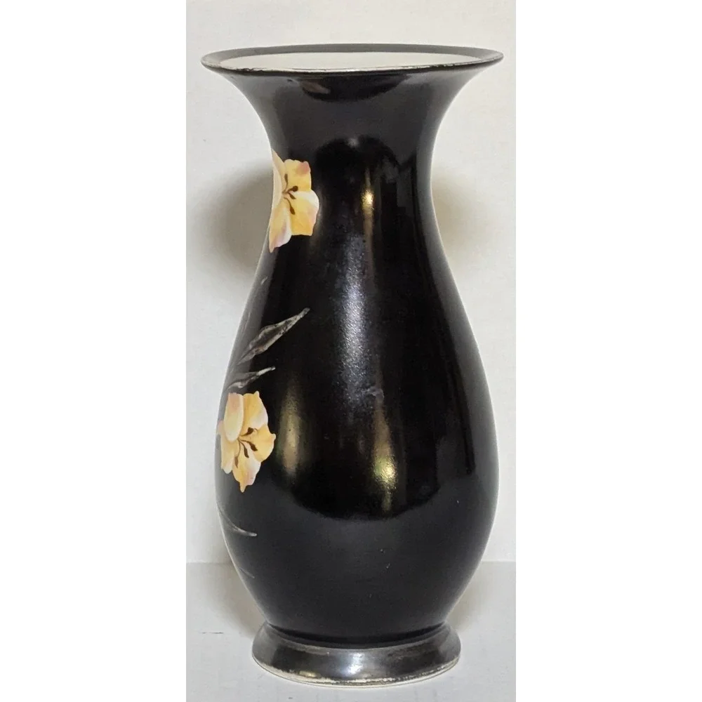 Johann Seltmann Vohenstrauß, Bavaria, Hand-Painted Porcelain Vase 1901 - 1932